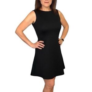 Theory Sleeveless Dress - Size 6 - Black - Fit & Flare Crew Neck Knee-Length
